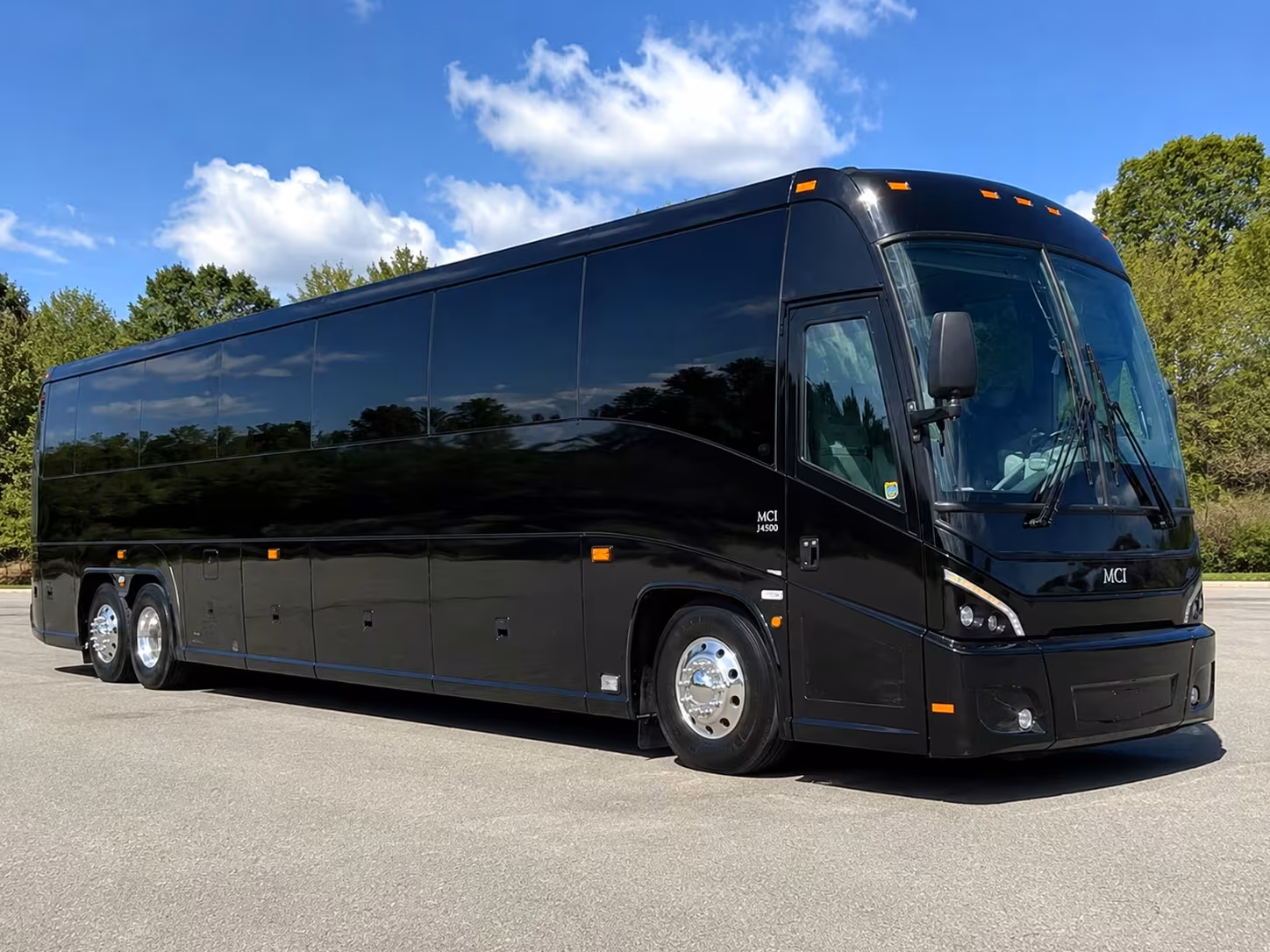 bus rentals for memphis riverfront and science field trips